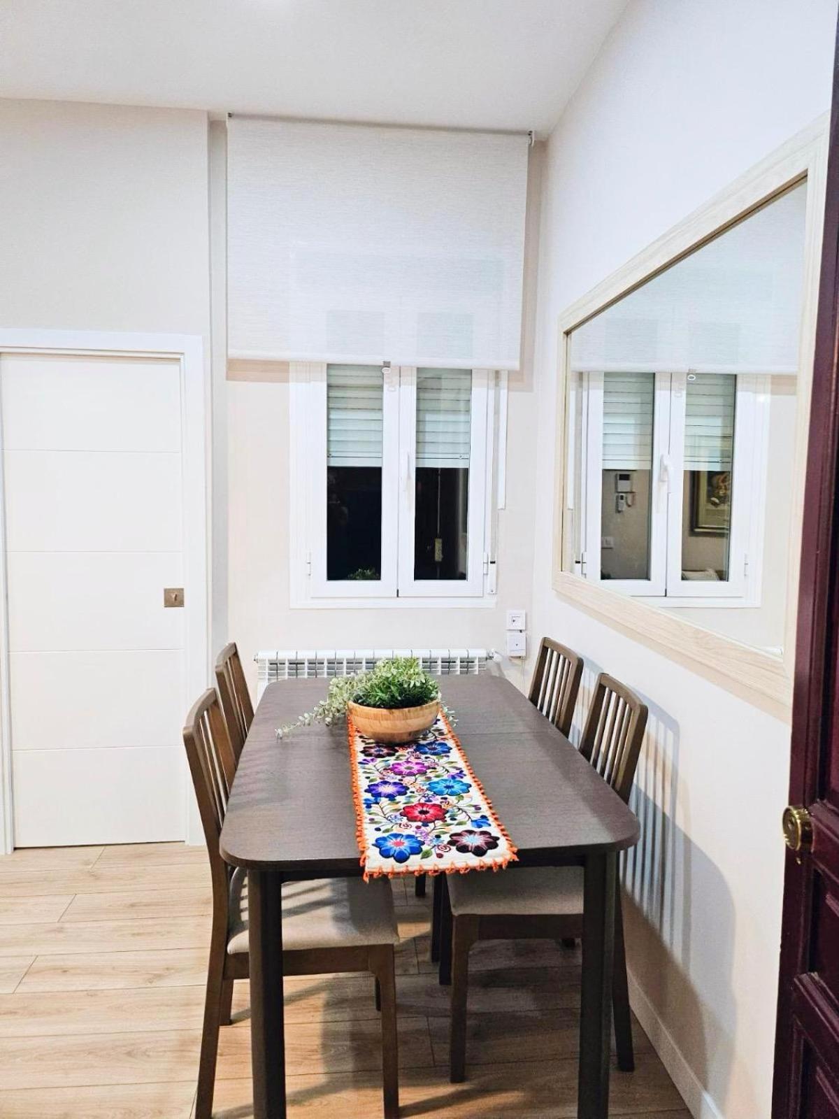 Acogedor Apartamento En Atocha By Bebalmy Madrid Dış mekan fotoğraf